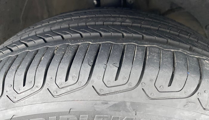 2020 Maruti Swift ZXI + AMT, Petrol, Automatic, 21,230 km, Right Front Tyre Tread