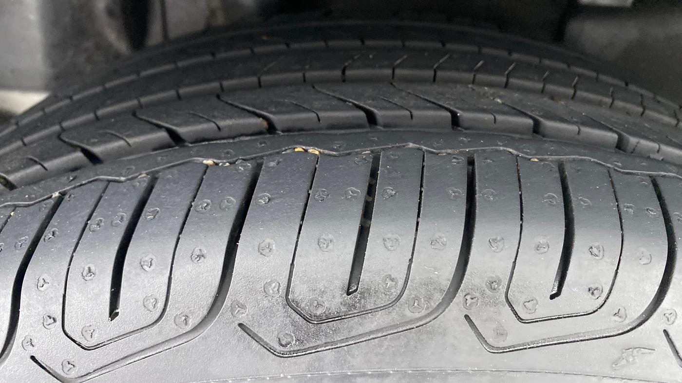 2020 Maruti Swift ZXI + AMT, Petrol, Automatic, 21,230 km, Right Rear Tyre Tread