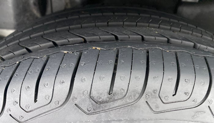 2020 Maruti Swift ZXI + AMT, Petrol, Automatic, 21,230 km, Right Rear Tyre Tread