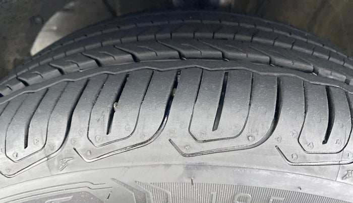 2020 Maruti Swift ZXI + AMT, Petrol, Automatic, 21,230 km, Left Front Tyre Tread