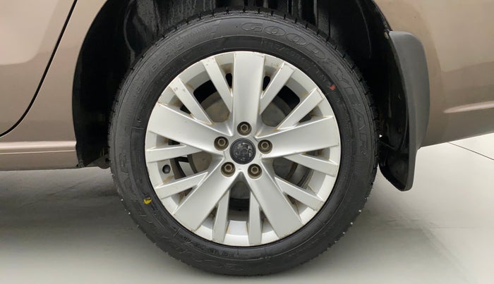 2015 Volkswagen Vento HIGHLINE TDI AT, Diesel, Automatic, 60,597 km, Left Rear Wheel