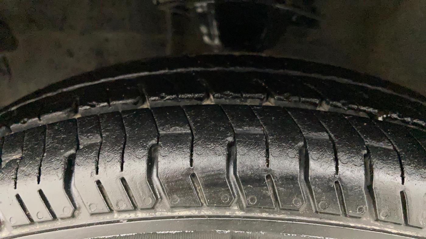 2016 Hyundai i10 SPORTZ 1.1, Petrol, Manual, 58,416 km, Left Front Tyre Tread