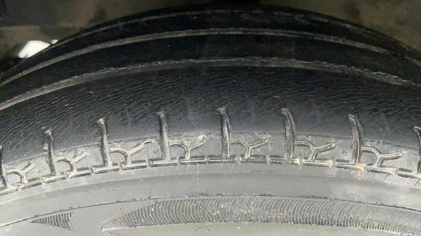 2013 Hyundai Eon ERA PLUS, Petrol, Manual, 28,617 km, Left Front Tyre Tread