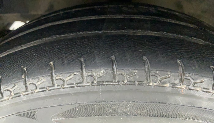 2013 Hyundai Eon ERA PLUS, Petrol, Manual, 28,617 km, Left Front Tyre Tread