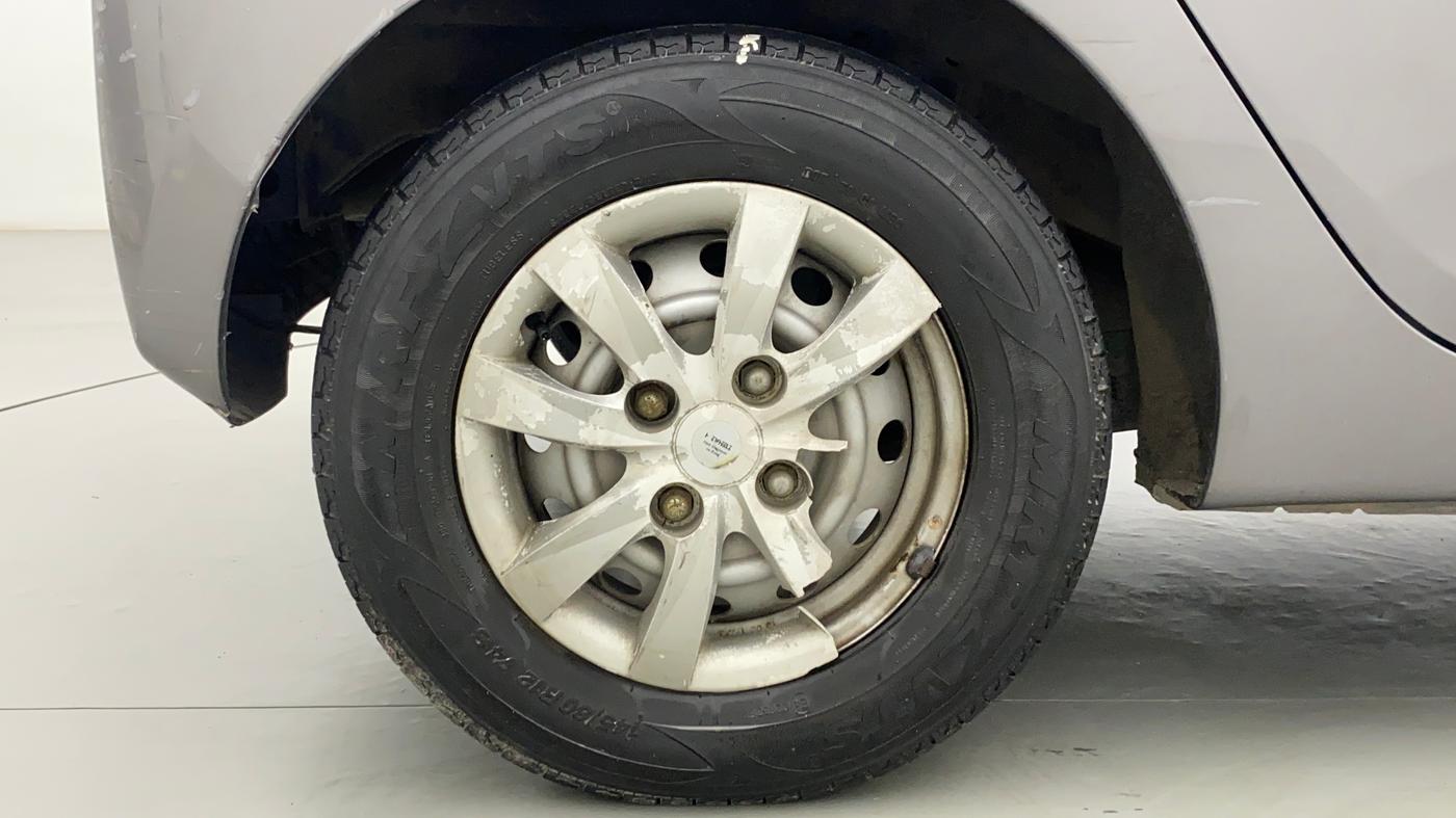 2013 Hyundai Eon ERA PLUS, Petrol, Manual, 28,617 km, Right Rear Wheel