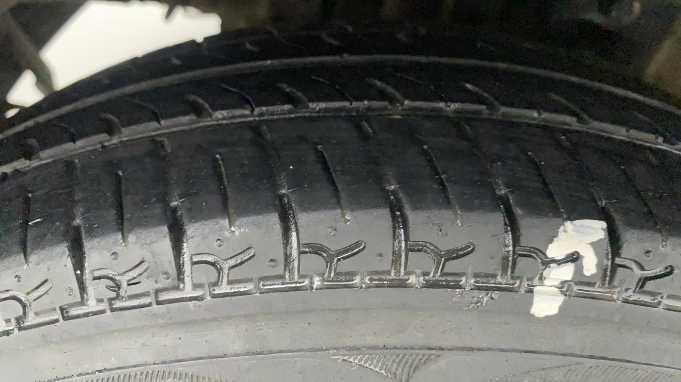 2013 Hyundai Eon ERA PLUS, Petrol, Manual, 28,617 km, Right Rear Tyre Tread