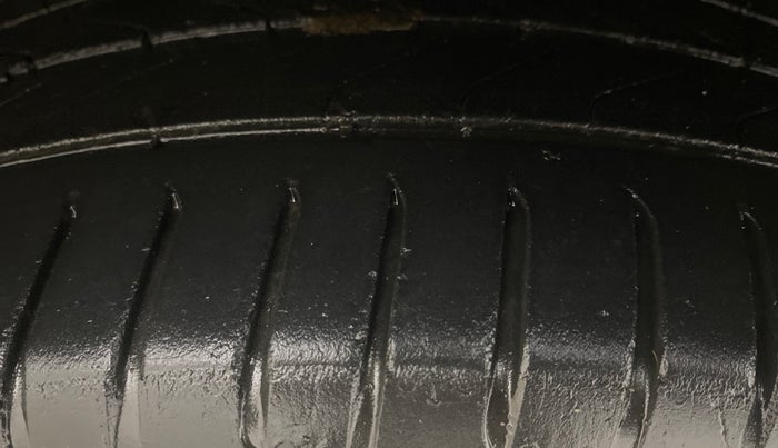 2015 Maruti S Cross DELTA 1.6, Diesel, Manual, 94,957 km, Left Front Tyre Tread