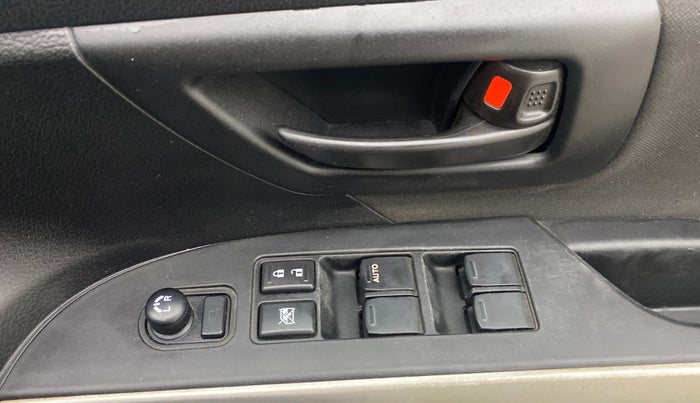 2015 Maruti S Cross DELTA 1.6, Diesel, Manual, 94,957 km, Driver Side Door Panels Control
