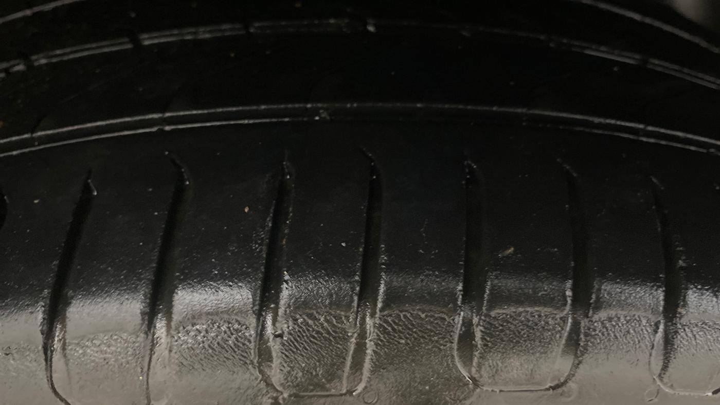 2015 Maruti S Cross DELTA 1.6, Diesel, Manual, 94,957 km, Right Rear Tyre Tread