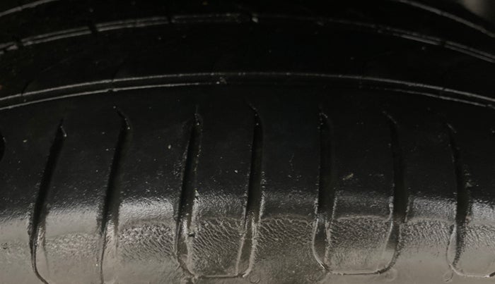 2015 Maruti S Cross DELTA 1.6, Diesel, Manual, 94,957 km, Right Rear Tyre Tread