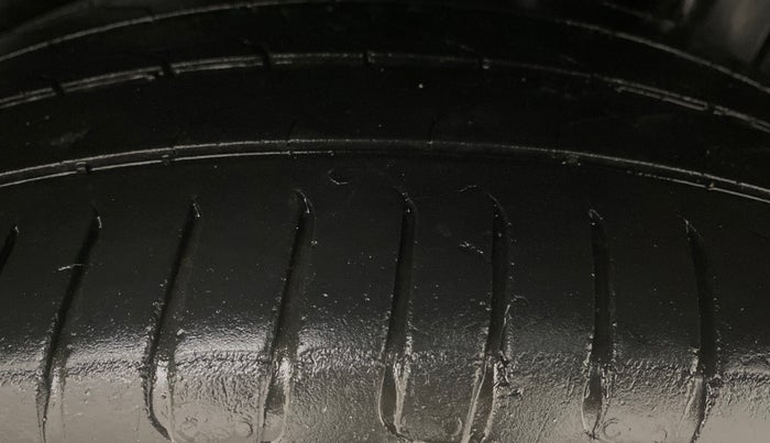 2015 Maruti S Cross DELTA 1.6, Diesel, Manual, 94,957 km, Left Rear Tyre Tread