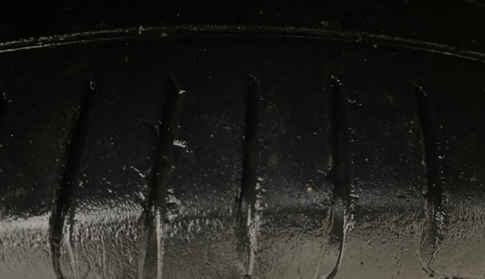 2015 Maruti S Cross DELTA 1.6, Diesel, Manual, 94,957 km, Right Front Tyre Tread