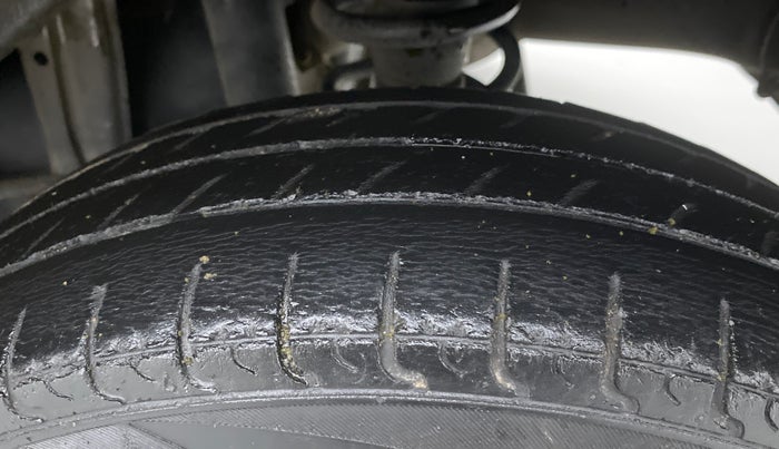 2019 Maruti Alto LXI CNG, CNG, Manual, 46,407 km, Left Rear Tyre Tread
