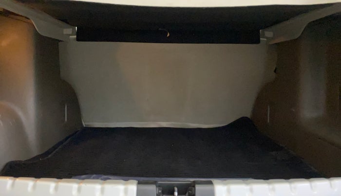 2017 Renault Duster RXL PETROL, Petrol, Manual, 73,012 km, Boot Inside