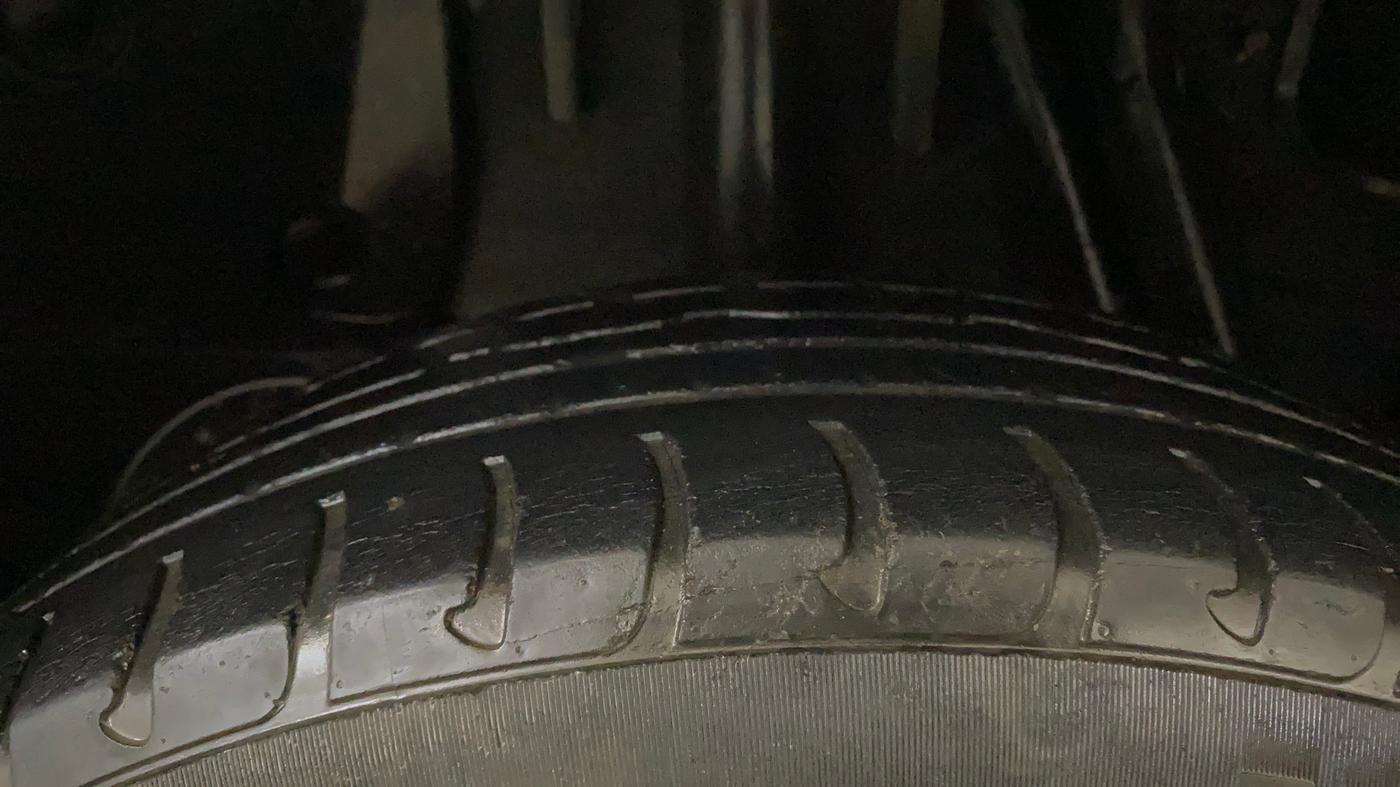 2017 Renault Duster RXL PETROL, Petrol, Manual, 72,958 km, Right Rear Tyre Tread