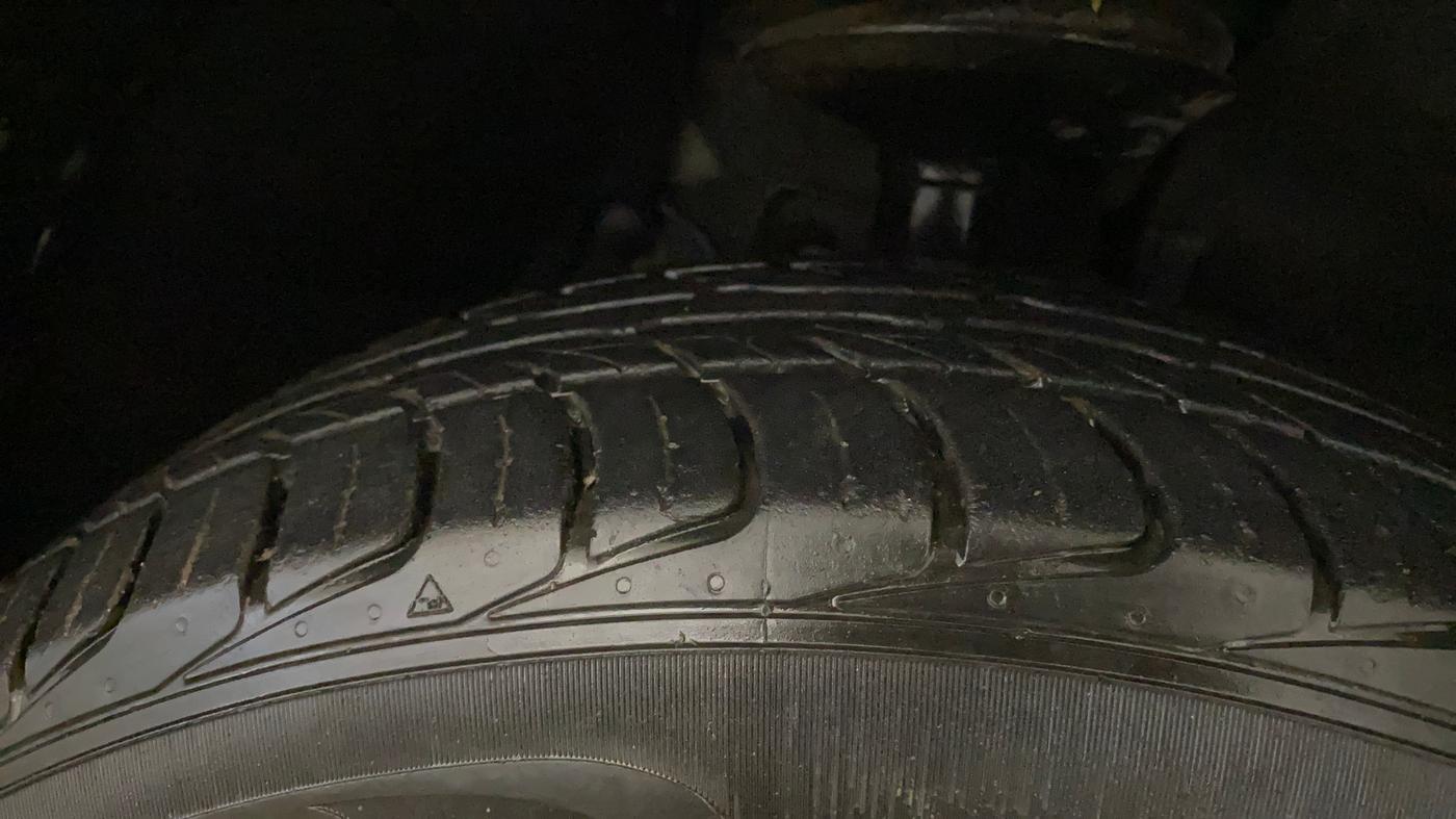 2017 Renault Duster RXL PETROL, Petrol, Manual, 72,958 km, Right Front Tyre Tread