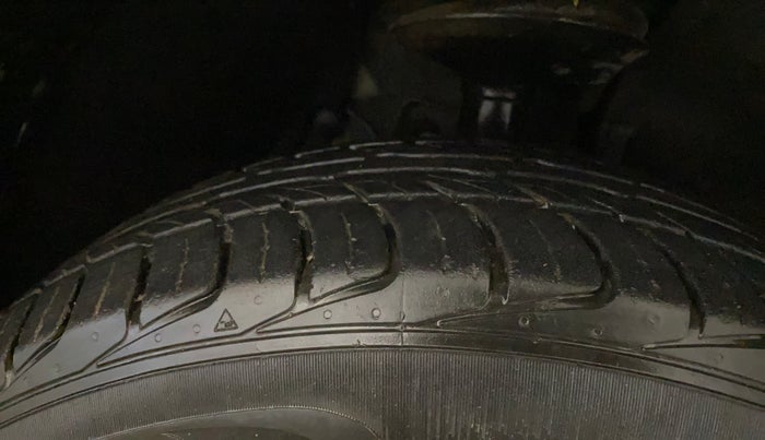 2017 Renault Duster RXL PETROL, Petrol, Manual, 73,012 km, Right Front Tyre Tread