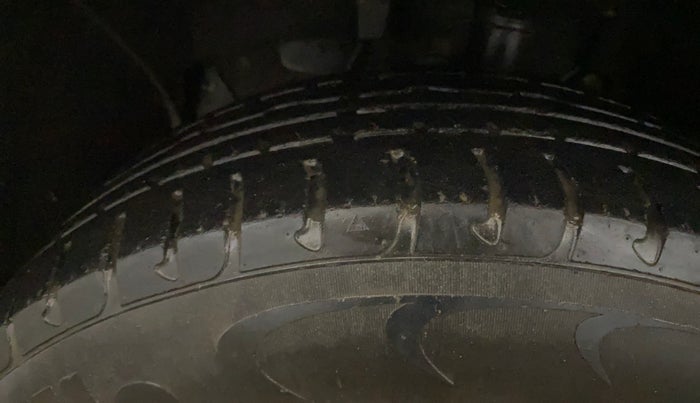 2017 Renault Duster RXL PETROL, Petrol, Manual, 73,012 km, Left Front Tyre Tread