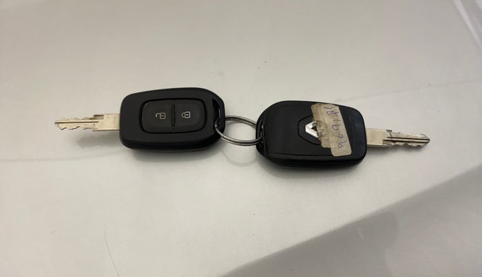 2017 Renault Duster RXL PETROL, Petrol, Manual, 73,012 km, Key Close Up