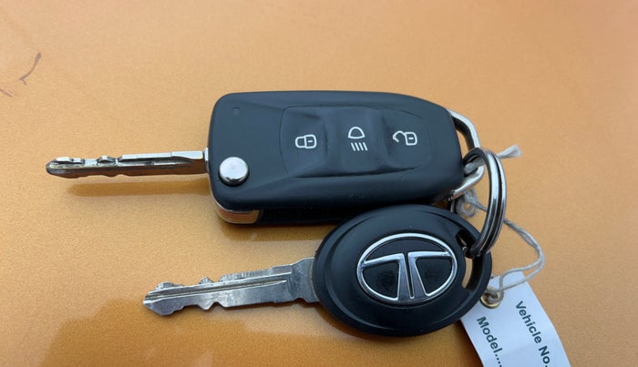 2017 Tata Tiago XZ PETROL, Petrol, Manual, 48,692 km, Key Close Up