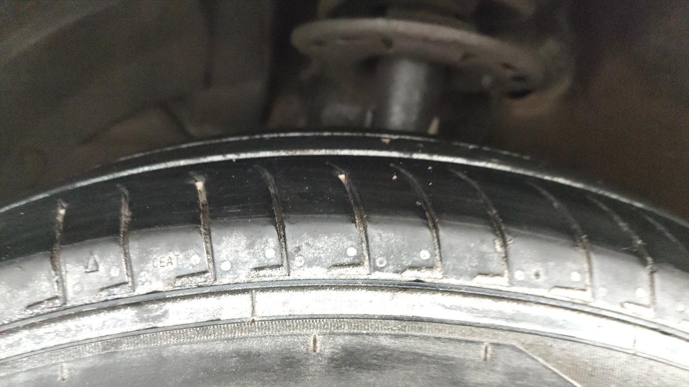 2023 Maruti Ertiga   VXI (O) CNG, CNG, Manual, 70,442 km, Left Front Tyre Tread