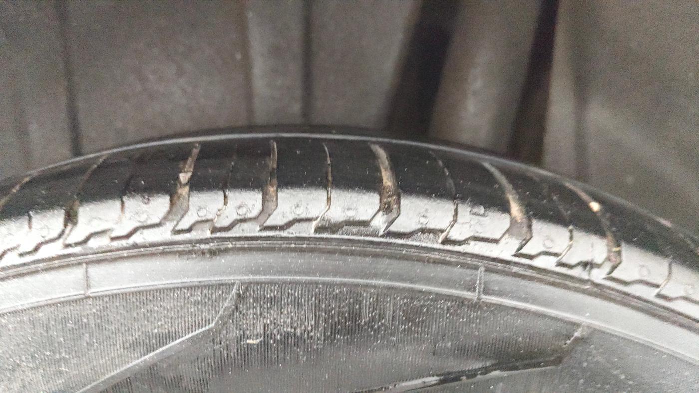 2023 Maruti Ertiga   VXI (O) CNG, CNG, Manual, 70,442 km, Left Rear Tyre Tread