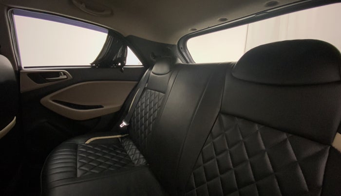 2016 Hyundai Elite i20 MAGNA 1.2, CNG, Manual, 38,313 km, Right Side Rear Door Cabin