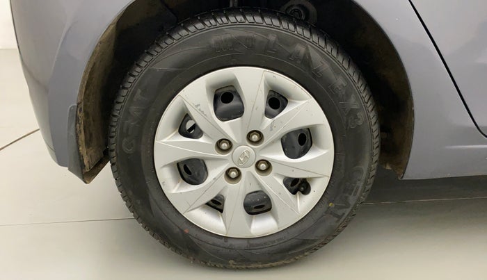 2016 Hyundai Elite i20 MAGNA 1.2, CNG, Manual, 38,313 km, Right Rear Wheel