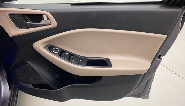 2016 Hyundai Elite i20 MAGNA 1.2, CNG, Manual, 38,313 km, Driver Side Door Panels Control