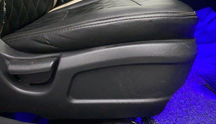 2016 Hyundai Elite i20 MAGNA 1.2, CNG, Manual, 38,313 km, Driver Side Adjustment Panel