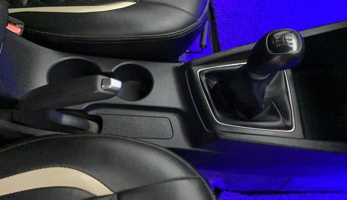 2016 Hyundai Elite i20 MAGNA 1.2, CNG, Manual, 38,313 km, Gear Lever