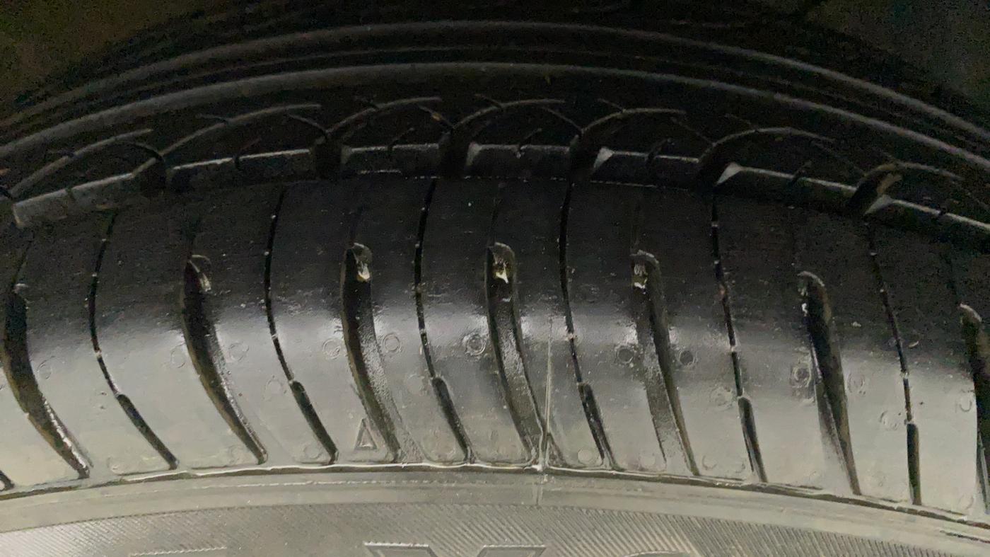 2016 Hyundai Elite i20 MAGNA 1.2, CNG, Manual, 38,313 km, Right Front Tyre Tread