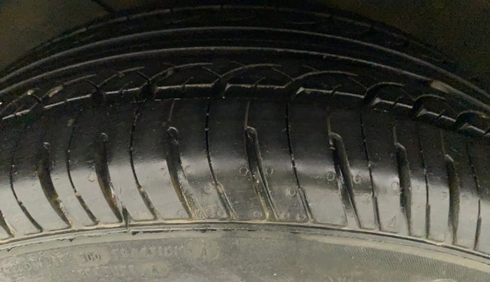 2016 Hyundai Elite i20 MAGNA 1.2, CNG, Manual, 38,313 km, Left Front Tyre Tread