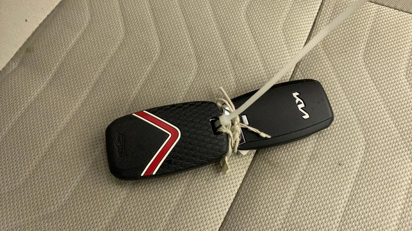 2022 KIA SONET HTX 1.0 IMT, Petrol, Manual, 33,346 km, Key Close Up