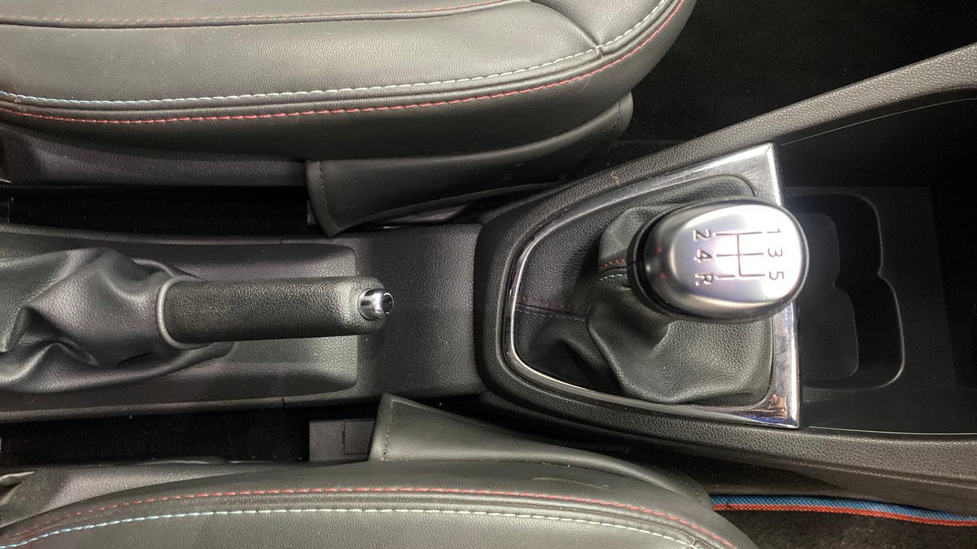 2019 Renault Captur PLATINE PETROL DUAL TONE, Petrol, Manual, 24,818 km, Gear Lever