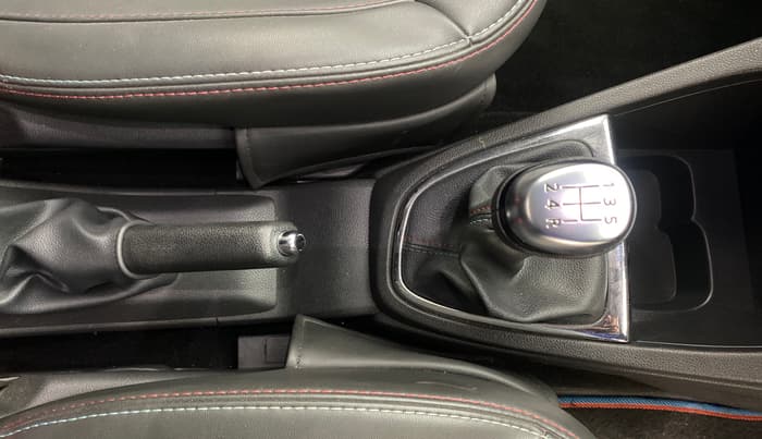2019 Renault Captur PLATINE PETROL DUAL TONE, Petrol, Manual, 24,818 km, Gear Lever
