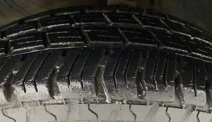 2013 Maruti Alto 800 LXI, Petrol, Manual, 10,142 km, Left Front Tyre Tread
