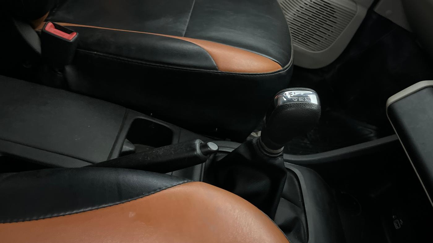 2020 Renault TRIBER RXT AMT, Petrol, Automatic, 58,953 km, Gear Lever