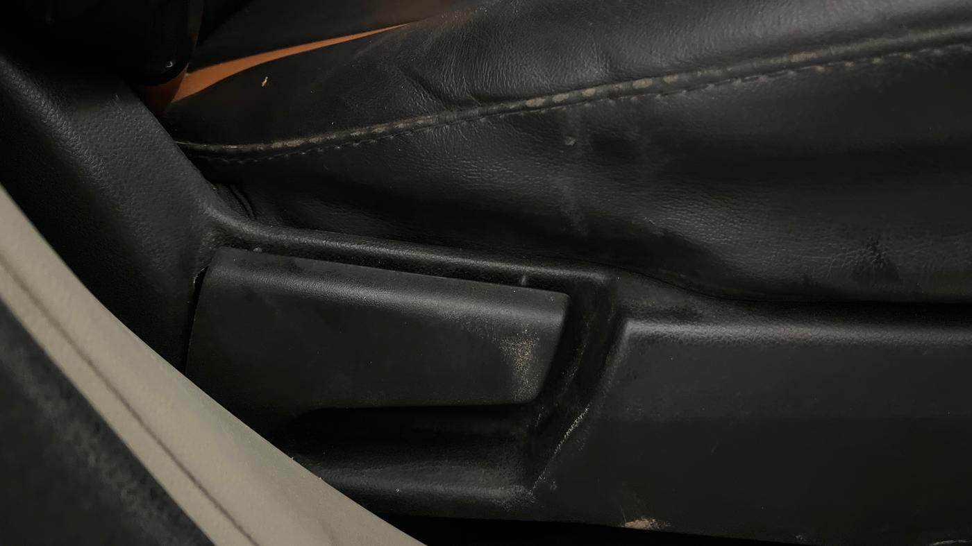 2020 Renault TRIBER RXT AMT, Petrol, Automatic, 58,953 km, Driver Side Adjustment Panel