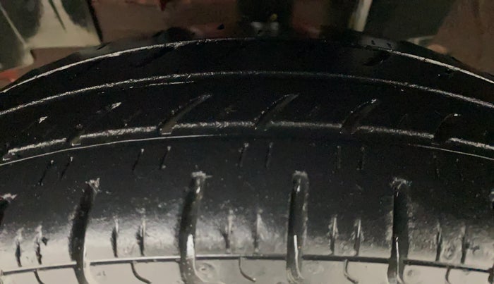 2016 Renault Kwid RXL, Petrol, Manual, 31,819 km, Left Front Tyre Tread