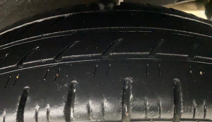 2016 Renault Kwid RXL, Petrol, Manual, 31,819 km, Left Rear Tyre Tread