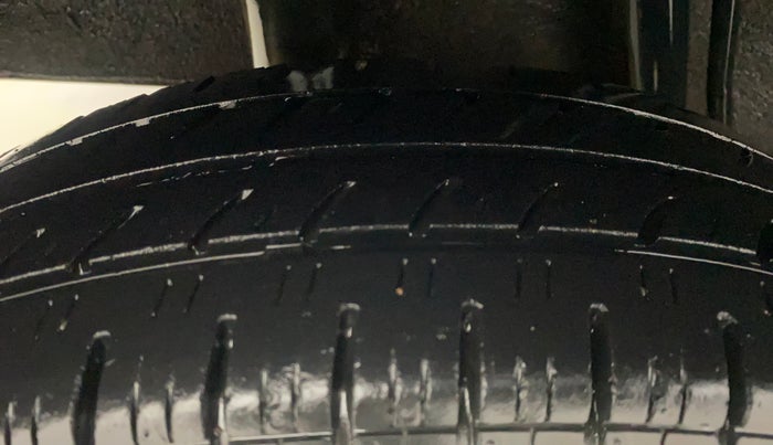 2016 Renault Kwid RXL, Petrol, Manual, 31,819 km, Right Rear Tyre Tread