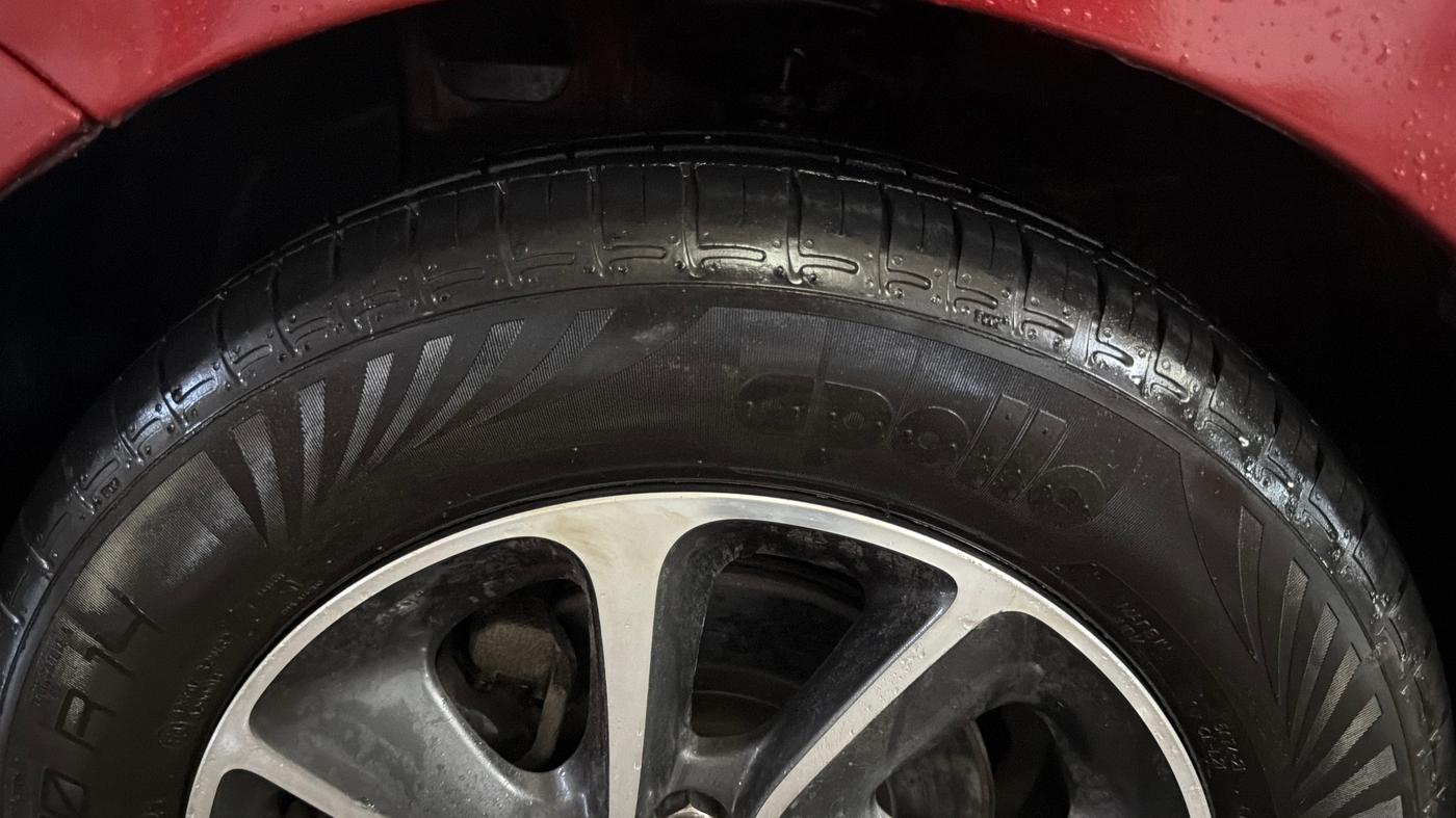 2018 Hyundai Grand i10 SPORTZ AT 1.2 KAPPA VTVT, Petrol, Automatic, 28,328 km, Left Front Tyre Tread