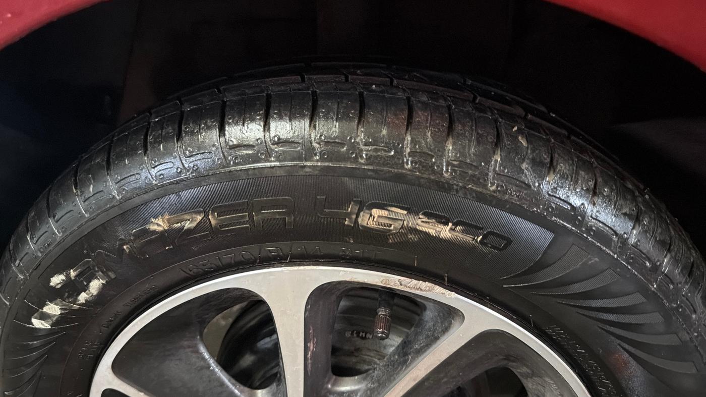 2018 Hyundai Grand i10 SPORTZ AT 1.2 KAPPA VTVT, Petrol, Automatic, 28,328 km, Right Rear Tyre Tread