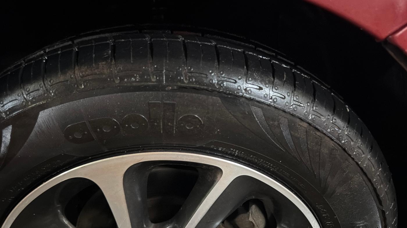 2018 Hyundai Grand i10 SPORTZ AT 1.2 KAPPA VTVT, Petrol, Automatic, 28,328 km, Right Front Tyre Tread