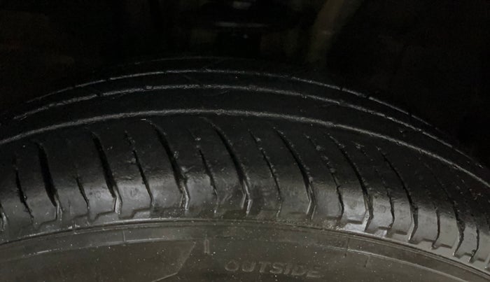 2022 Nissan MAGNITE XE, Petrol, Manual, 56,953 km, Right Front Tyre Tread