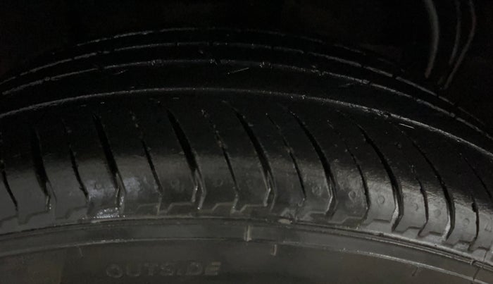 2022 Nissan MAGNITE XE, Petrol, Manual, 56,953 km, Right Rear Tyre Tread