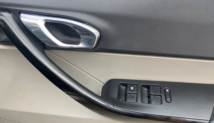 2017 Tata Tiago XZ PETROL, Petrol, Manual, 27,861 km, Driver Side Door Panels Control