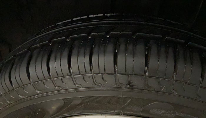 2022 Renault TRIBER RXT LIMITED EDITION, Petrol, Manual, 82,043 km, Left Rear Tyre Tread