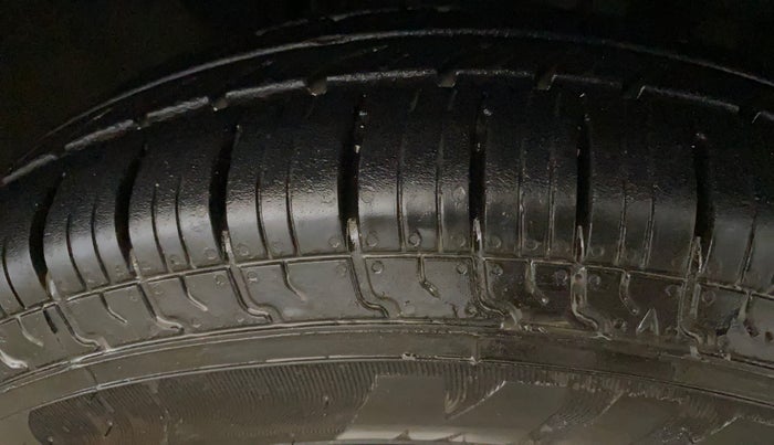 2022 Renault TRIBER RXT LIMITED EDITION, Petrol, Manual, 82,043 km, Right Front Tyre Tread